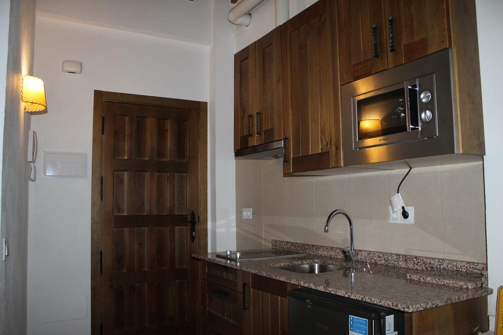 Apartamentos Real Fabrica Hojalata Juzcar Bilik gambar